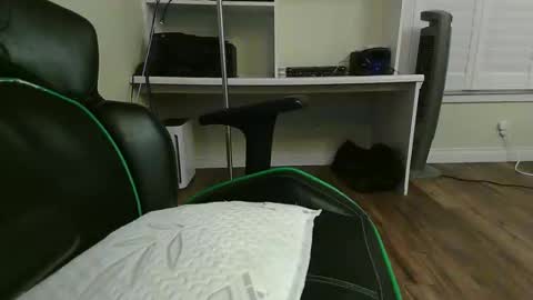 Snapshot of kt12369 chatting on 11.04.25 Kevin online show from 11.04.25