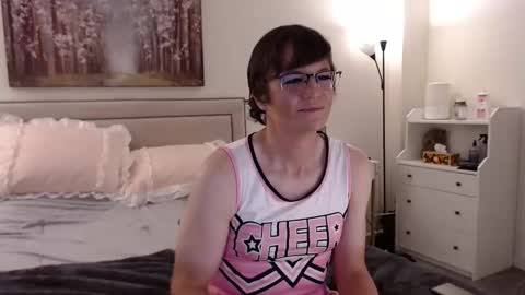 Snapshot of ktrichards77 chatting on 10.30.25 Cait online show from 10.30.25