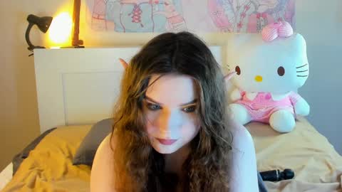 Snapshot of kuraii_ chatting on 12.22.24 Anna online show from 12.22.24