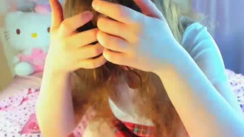 Snapshot of kuraii_ chatting on 09.20.25 Anna online show from 09.20.25