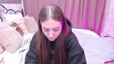 Snapshot of kvetachka chatting on 12.22.24 Kvetachka Thu-Sun 0900am-1500pmGTM2 online show from 12.22.24