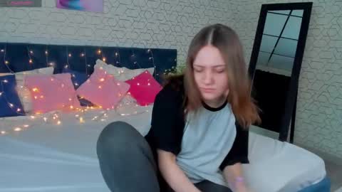 Snapshot of kvetachka chatting on 02.18.25 Kvetachka Thu-Sun 0900am-1500pmGTM2 online show from 02.18.25