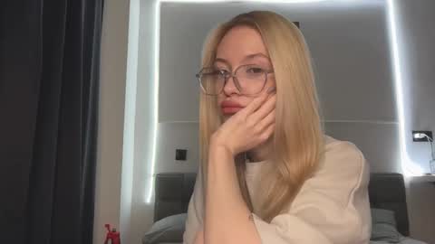 Snapshot of kvetapin chatting on 01.12.26 Bella and Alexandra online show from 01.12.26