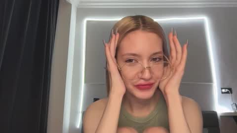 Snapshot of kvetapin chatting on 01.18.26 Bella and Alexandra online show from 01.18.26