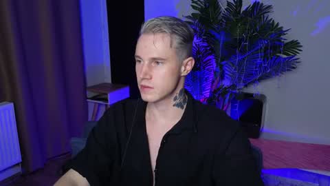 Snapshot of kyle_4u chatting on 01.01.25 Kyle online show from 01.01.25