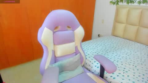 SOPHIA independent model  online show from 01.31.26