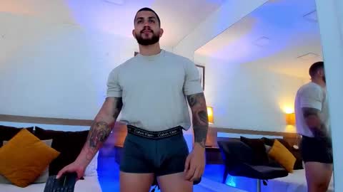 Snapshot of kylenorth_ chatting on 10.01.25 kylenorth_ online show from 10.01.25