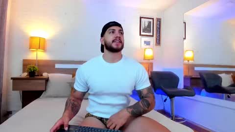 Snapshot of kylenorth_ chatting on 10.03.25 kylenorth_ online show from 10.03.25