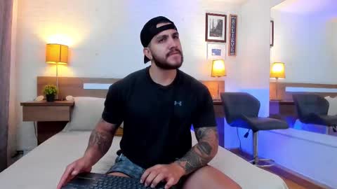 Snapshot of kylenorth_ chatting on 10.04.25 kylenorth_ online show from 10.04.25