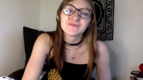 Snapshot of kylianna chatting on 09.23.25 Kylianna online show from 09.23.25