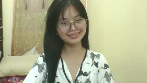 its me KYLIE online show from 12.15.25