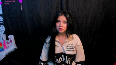 Snapshot of kylie_foxx1 chatting on 12.28.24 submissive demon Please help me to reach 500 thumbs up online show from 12.28.24