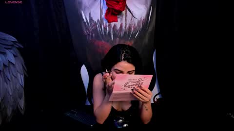 Snapshot of kylie_foxx1 chatting on 09.08.25 submissive demon Please help me to reach 500 thumbs up online show from 09.08.25