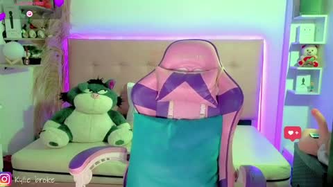 k ylie online show from 05.02.26