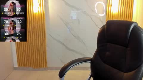 Snapshot of kylie_jones6 chatting on 10.01.25 KYLIE online show from 10.01.25