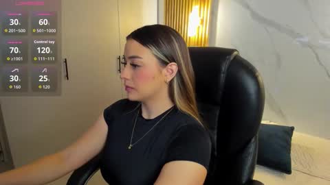 Snapshot of kylie_jones6 chatting on 10.07.25 KYLIE online show from 10.07.25