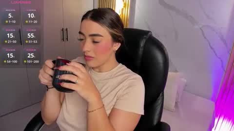 Snapshot of kylie_jones6 chatting on 10.11.25 KYLIE online show from 10.11.25