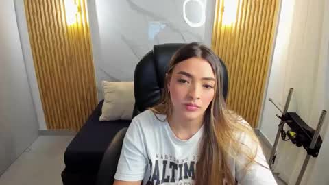 Snapshot of kylie_jones6 chatting on 10.28.25 KYLIE online show from 10.28.25