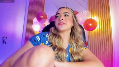 Snapshot of kylie_jones6 chatting on 11.20.25 KYLIE online show from 11.20.25