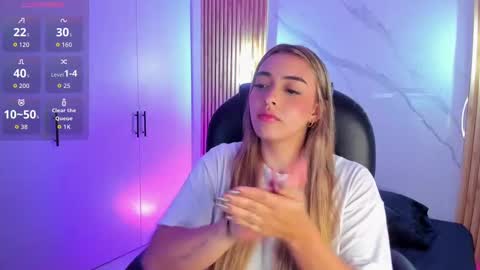 Snapshot of kylie_jones6 chatting on 11.24.25 KYLIE online show from 11.24.25