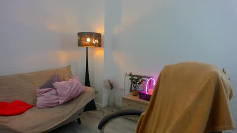 Snapshot of kylie_kathy chatting on 11.03.25 Kylie online show from 11.03.25