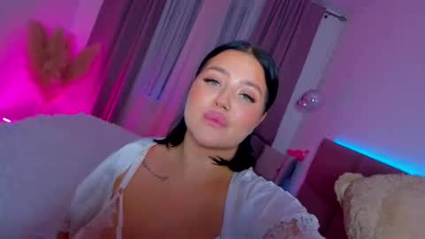 Snapshot of kylie_lips chatting on 09.18.25 Kylie Lips online show from 09.18.25