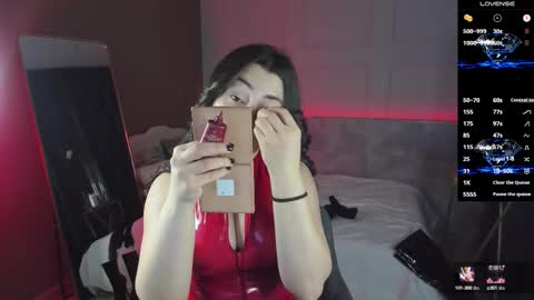 Snapshot of kylie_mellow chatting on 10.11.25 Kylie online show from 10.11.25