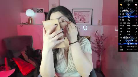 Snapshot of kylie_mellow chatting on 10.17.25 Kylie online show from 10.17.25