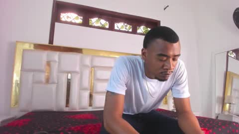 Snapshot of kylieandjhonny chatting on 02.13.25 Kaylie And Jhony online show from 02.13.25