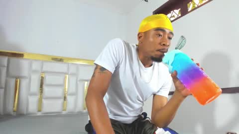 Snapshot of kylieandjhonny chatting on 02.18.25 Kaylie And Jhony online show from 02.18.25