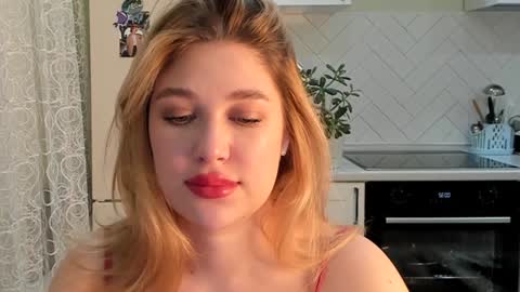 Snapshot of kylieblond chatting on 12.15.24 Din online show from 12.15.24