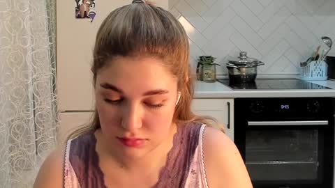 Snapshot of kylieblond chatting on 12.27.24 Din online show from 12.27.24