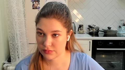 Snapshot of kylieblond chatting on 01.28.25 Din online show from 01.28.25