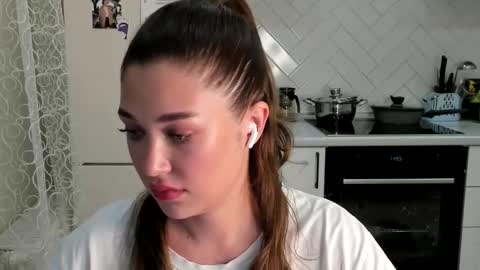 Snapshot of kylieblond chatting on 09.10.25 Din online show from 09.10.25