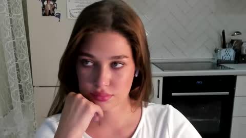 Snapshot of kylieblond chatting on 10.10.25 Din online show from 10.10.25