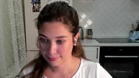 Snapshot of kylieblond chatting on 10.13.25 Din online show from 10.13.25