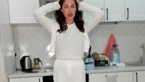 Snapshot of kylieblond chatting on 11.19.25 Din online show from 11.19.25