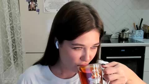 Snapshot of kylieblond chatting on 11.20.25 Din online show from 11.20.25