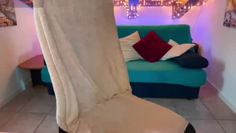Kylie  online show from 06.19.26