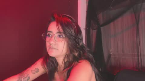 Snapshot of kyliemaxwell chatting on 12.21.25 K Y L I E online show from 12.21.25