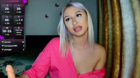 Snapshot of kylieoneadams chatting on 10.31.25 kylie online show from 10.31.25