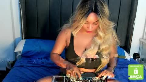 Snapshot of kyliewhiteboobs chatting on 04.07.26 kylie white boobs online show from 04.07.26