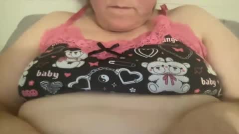 Snapshot of kylorencat chatting on 12.24.24 KYLO online show from 12.24.24