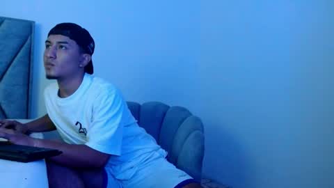 Snapshot of kyro_estrada chatting on 12.15.25 kyro_estrada online show from 12.15.25