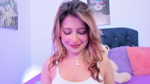 Snapshot of kyvella_myric chatting on 10.20.25 Kyvella Myric online show from 10.20.25
