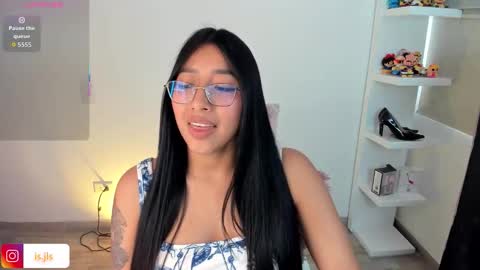 Snapshot of kyy_isa chatting on 12.02.25 IG online show from 12.02.25