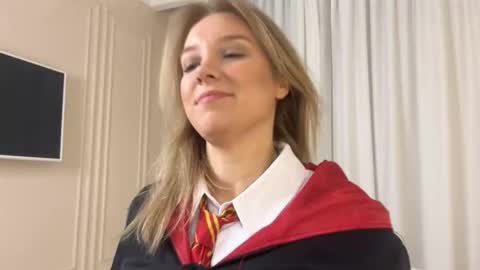 lina online show from 10.15.25