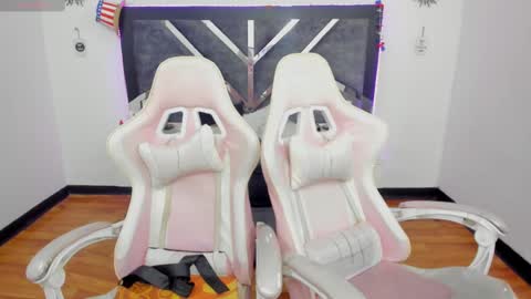  L A R A   online show from 03.06.25