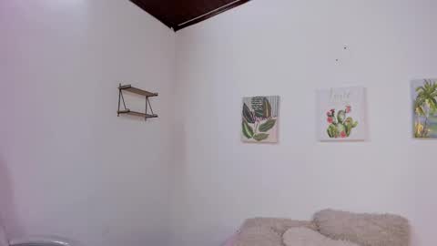  L A R A   online show from 10.10.25