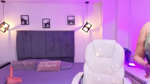  L A R A   online show from 04.30.26